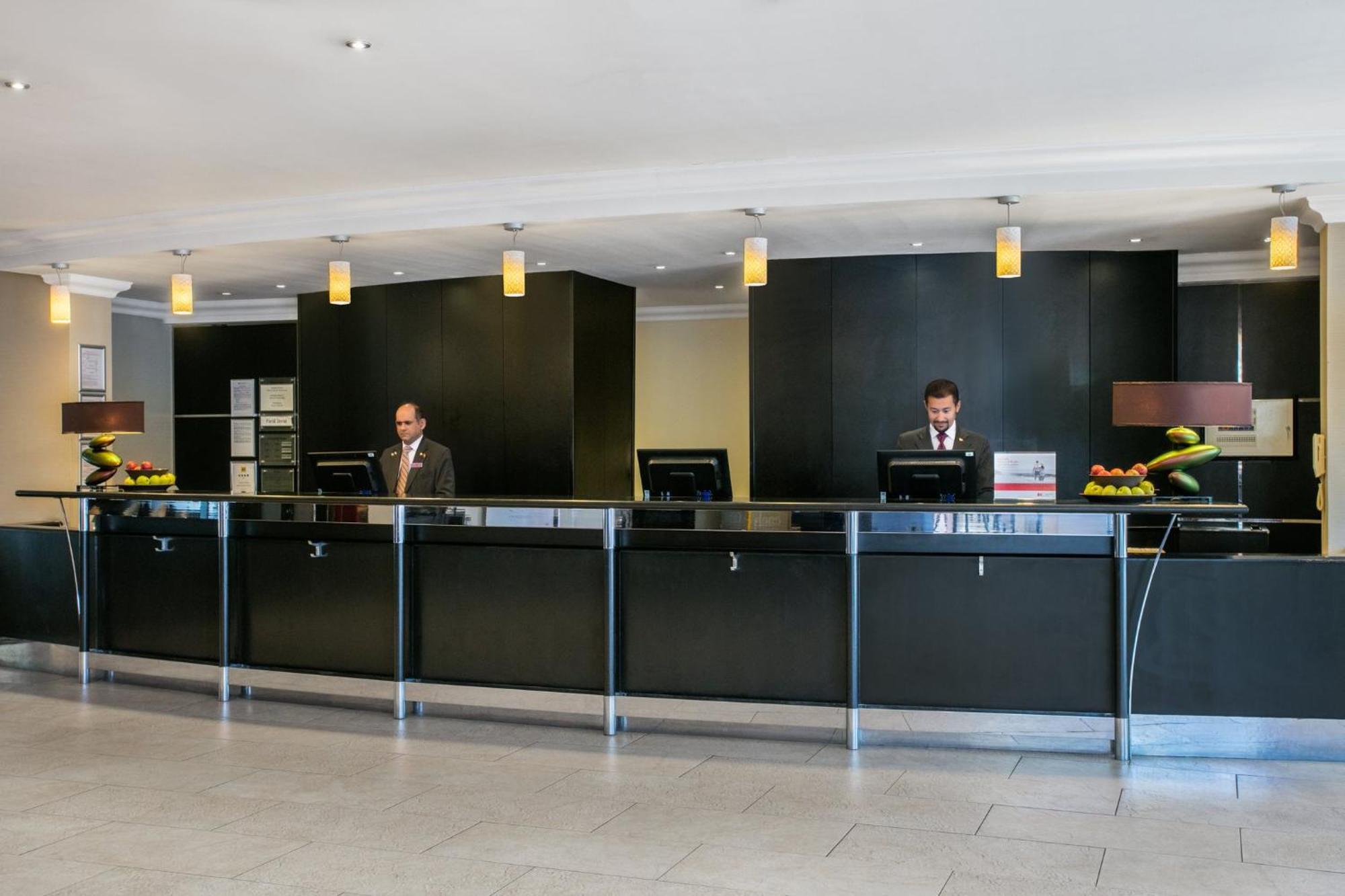 Crowne Plaza Manchester Airport, An Ihg Hotel Hale  Buitenkant foto